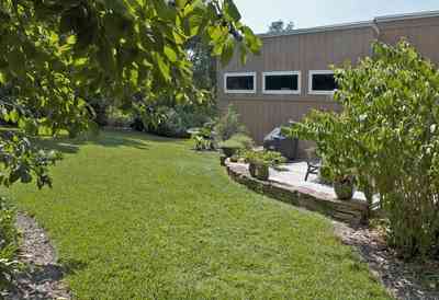 409+Montrose+Blvd-backyard_03.jpg:  flagstone, field stone, 