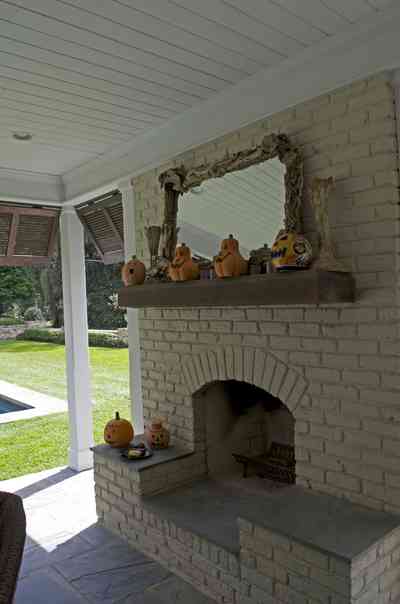 5564+Lakewood+Dr-patio_04.jpg:  