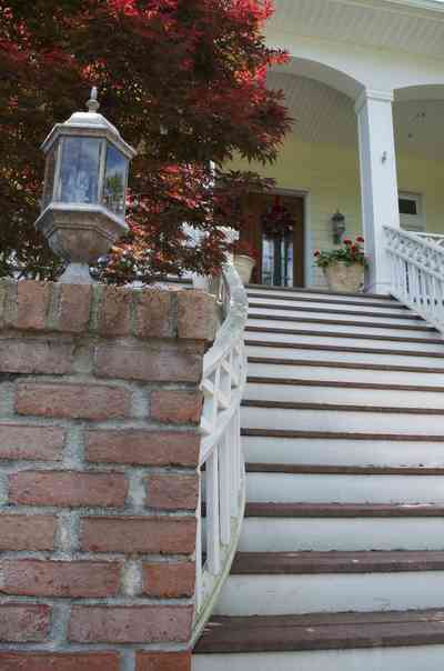 5850+Innerarity+Point+Rd-front+yard_02.jpg:  