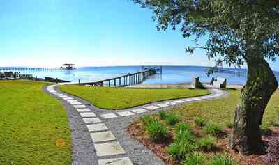 7+Beach+Dr-backyard_01_851612269.jpg:  