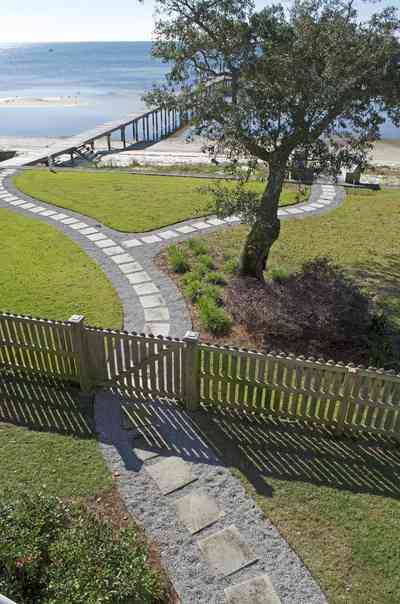 7+Beach+Dr-backyard_02_1889717993.jpg:  