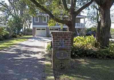 7+Beach+Dr-facade_01_788686068.jpg:  