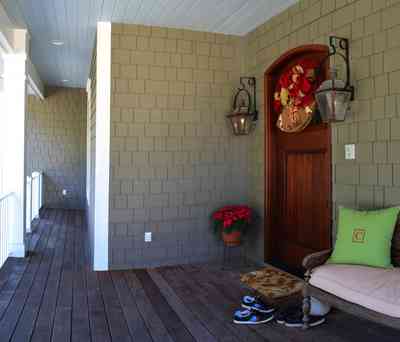 7+Beach+Dr-front+porch_01.jpg:  