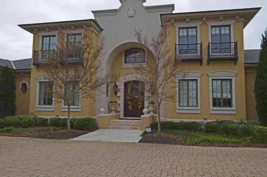 745+peaks+point-facade.jpg:  