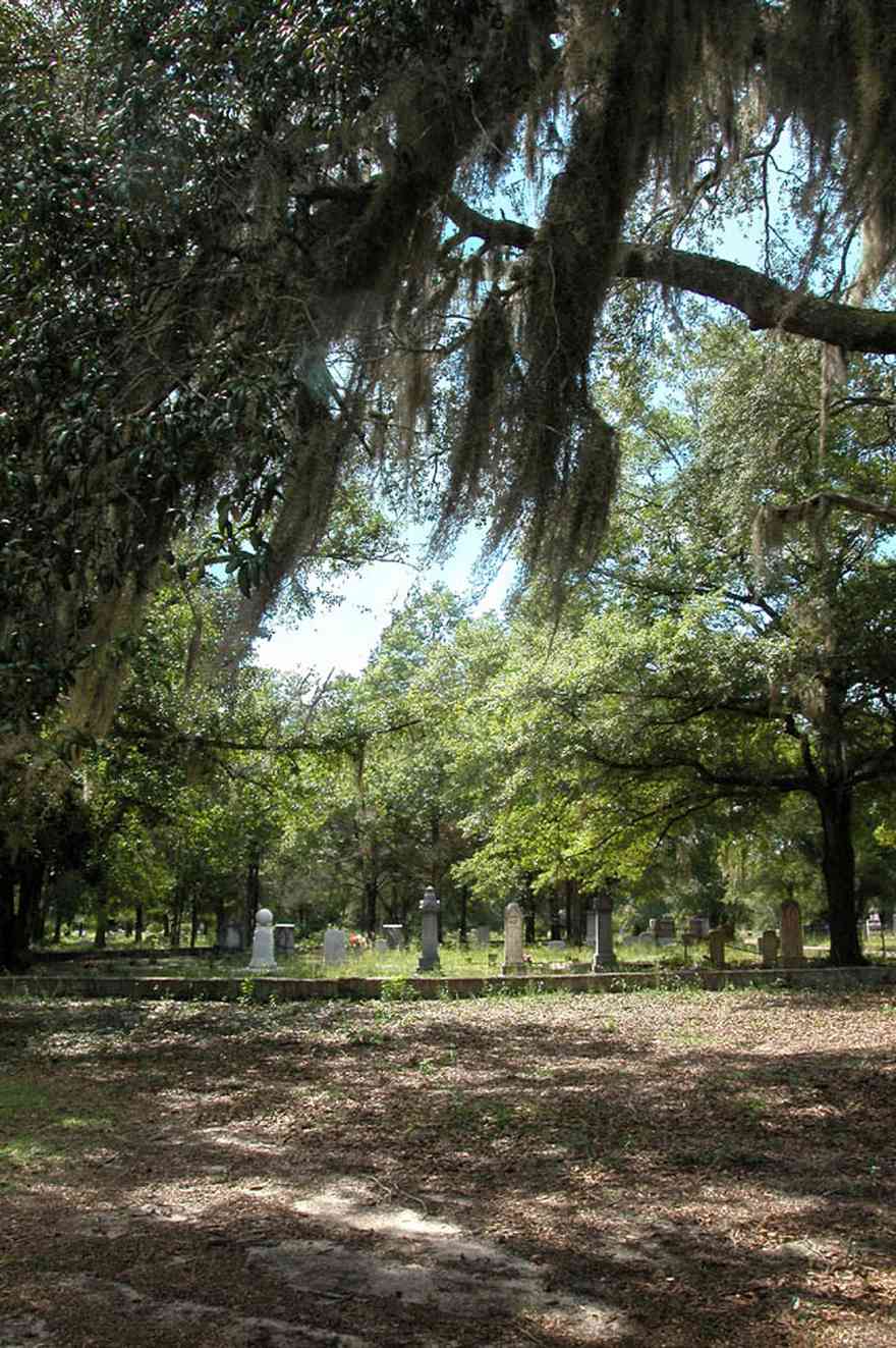 Bagdad:-Cemetery_06.jpg Bagdad:-Cemetery_06.jpg: vault, memorial, cemetery, grave, graveyard, oak trees, spanish moss, haunted, ghost, memorial