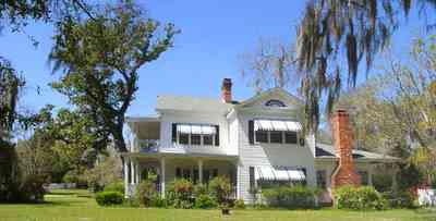 Bagdad:-Creary-Crawford-Walsh-House_03b.jpg:  victorian house, awnings, columns, magnolia tree