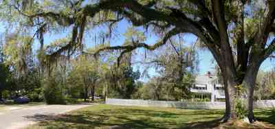 Bagdad:-Creary-Crawford-Walsh-House_04.jpg:  victorian house, white picket fence, oak tree, spanish moss, awnings, tree fern