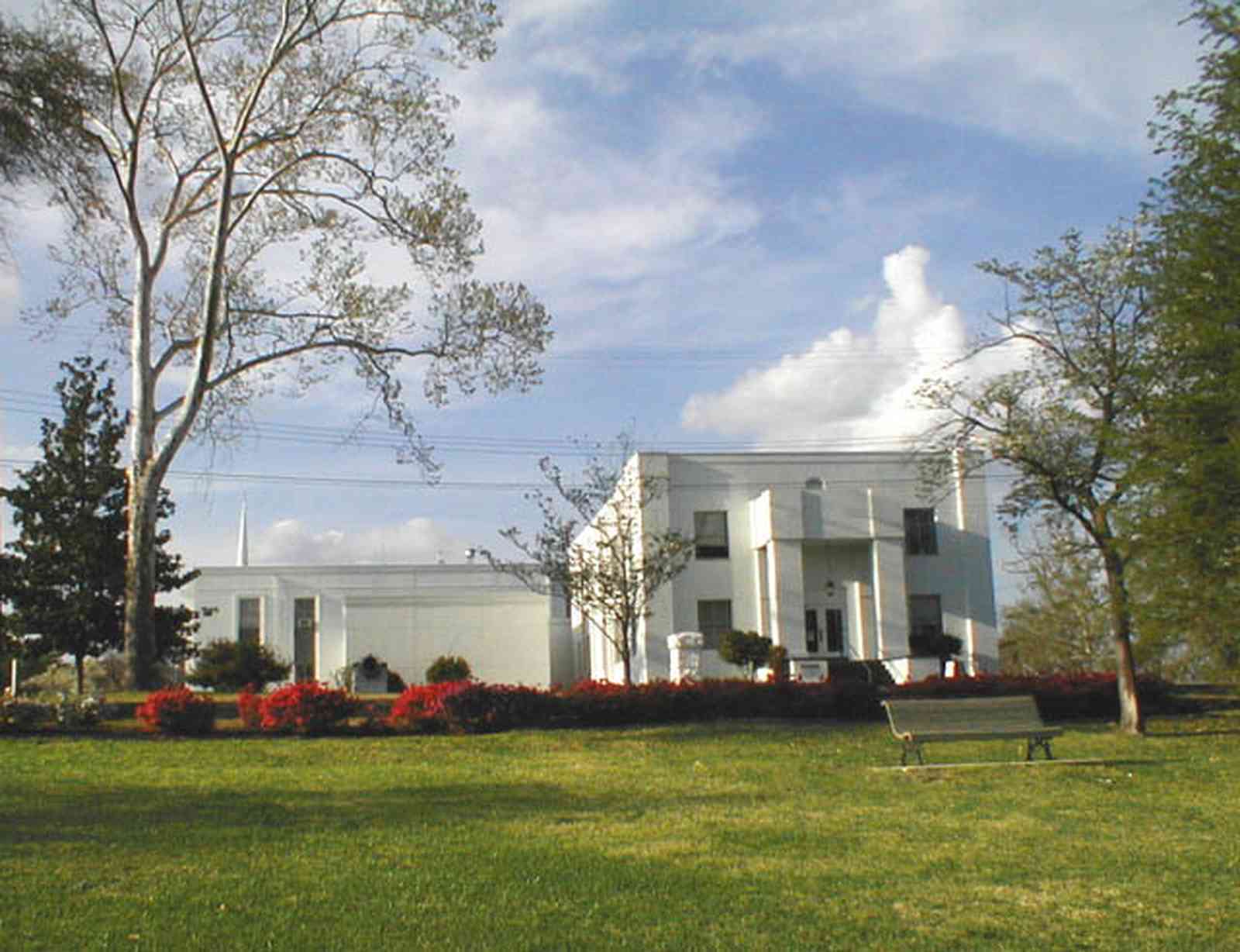 Brewton:-Courthouse_01a.jpg:  courthouse, wpa, roosevelt administration, azalea bushes, art deco architecture,