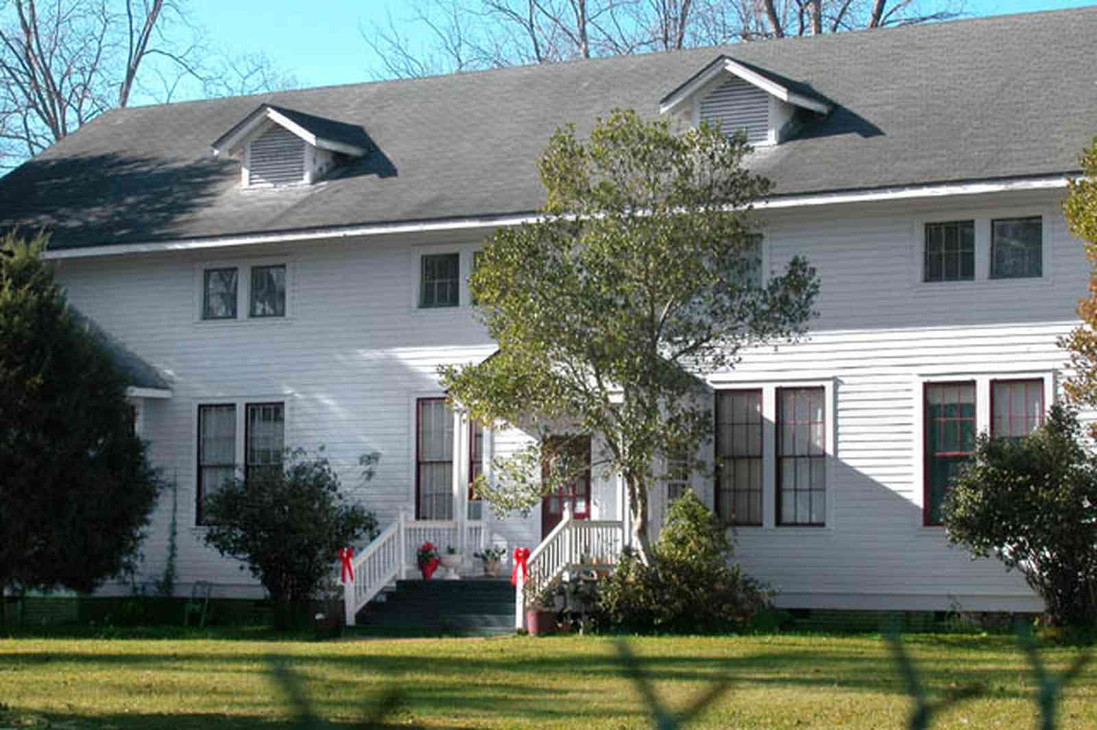 Century:-Historic-District:-Old-Hotel_02.jpg:  victorian architecture, small town, hotel, wood frame building