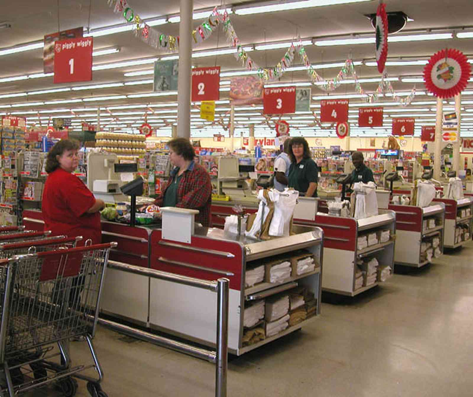 Century:-Piggly-Wiggly-Supermarket_03.jpg:  chain store, supermarket, grocery store, check-out line, conveyor belt, grocery cart