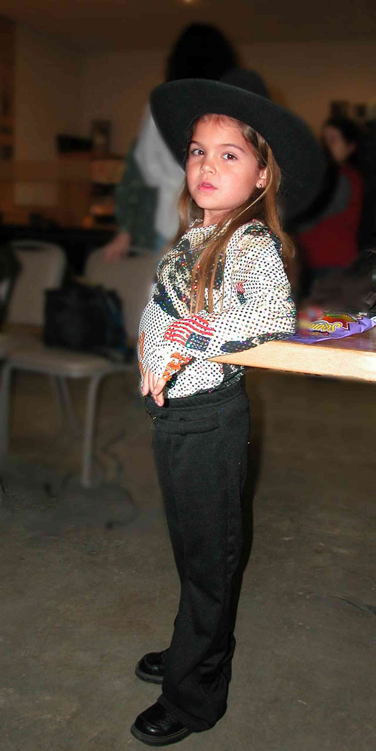 Chumuckla:-Farmers-Opry_12.jpg:  dinner, country style dining, buffet line, dance hall, music, singer, performer, cowboy hat, cowboy boots, country music