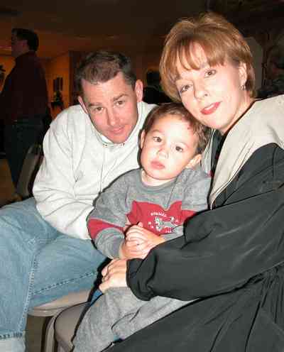 Chumuckla:-Farmers-Opry_14.jpg:  john michael roush, tom roush, shari roush, dinner, country style dining, buffet line, dance hall, music, country music