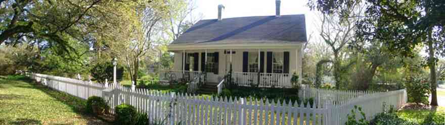 East-Hill:-1602-Moreno-Street_01.jpg:  victorian cottage, 4-square georgian architecture, oak tree, magnolia tree