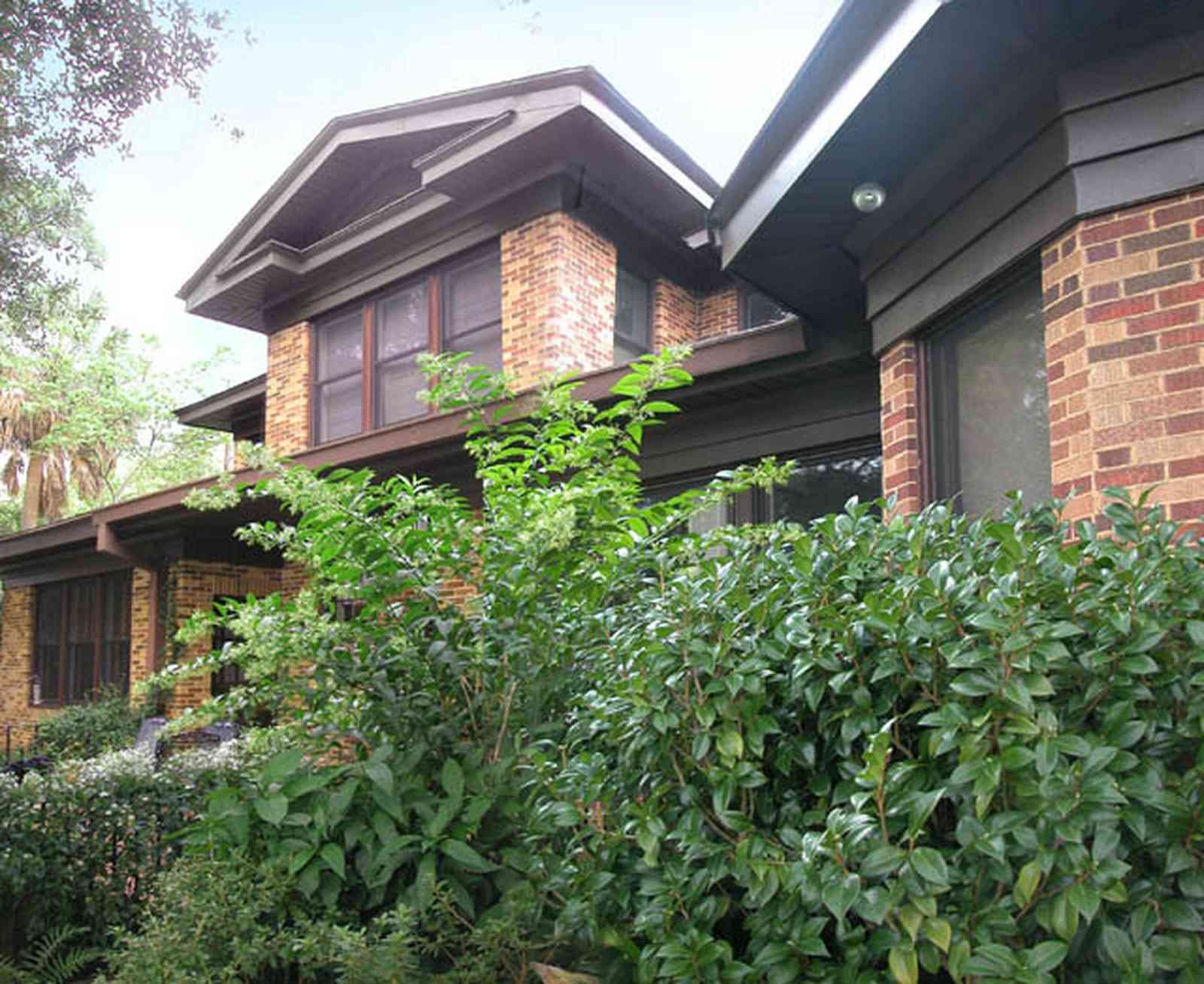 East-Hill:-1801-East-La-Rua-Street_09a.jpg:  xbluff, oak trees, swing, garden, brick house, dormer windows, bay windows