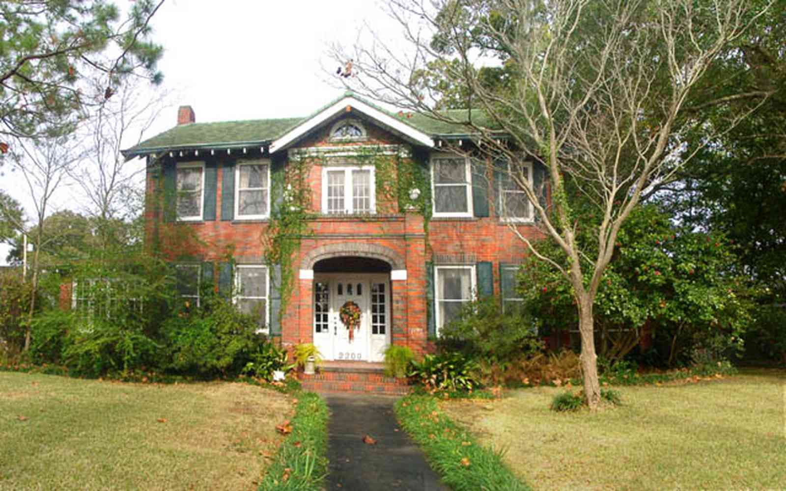 East-Hill:-2200-East-Mallory-Street_02.jpg:  east hill, bayview park