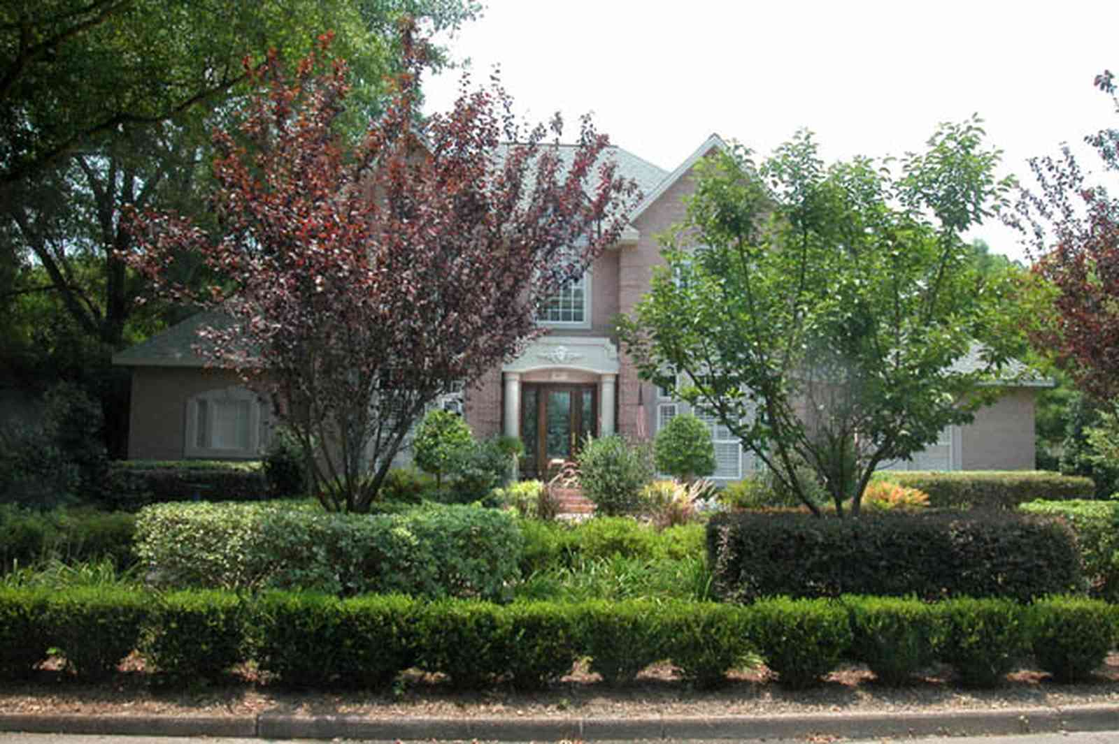 East-Hill:-617-19th-Avenue_02.jpg:  box hedges, italienate architecture, pediment, columns