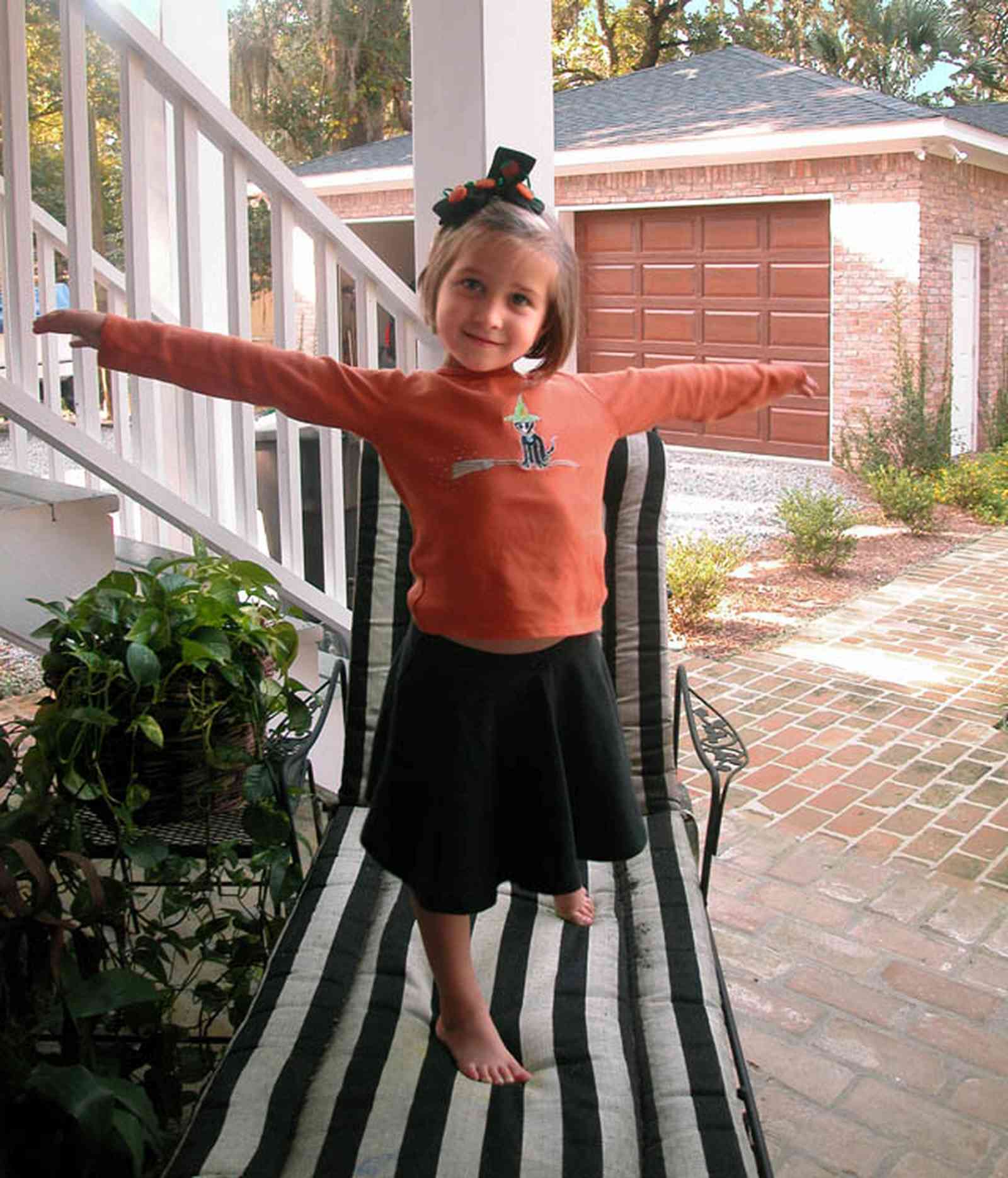 East-Pensacola-Heights:-112-Chipley-Avenue_20.jpg:  sofa, lounge, staircase, garage, guest house