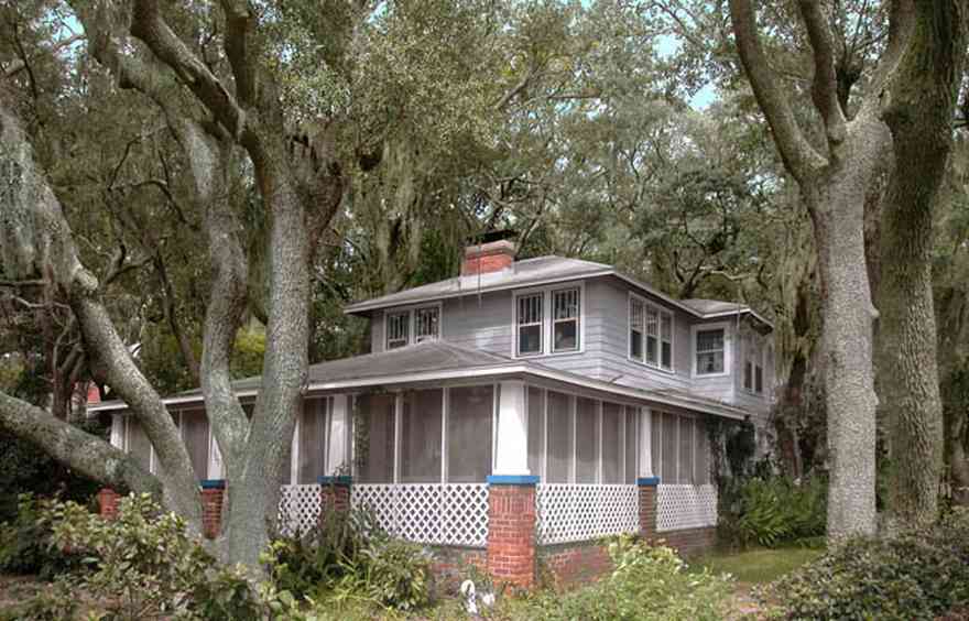 East-Pensacola-Heights:-600-Bayou-Blvd_01.jpg East-Pensacola-Heights:-600-Bayou-Blvd_01.jpg: live oak trees, spanish moss, azelea bushes, brick pillars, bungalow style,