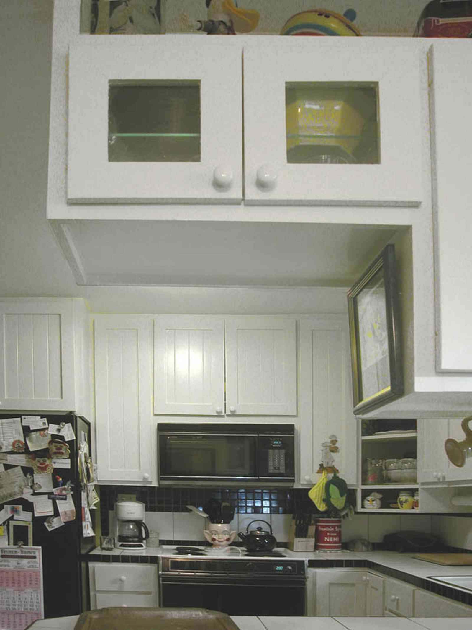 East-Pensacola-Heights:-600-Bayou-Blvd_13.jpg:  kitchen, ceramic tile counters, display cabinets, built-in appliances, 