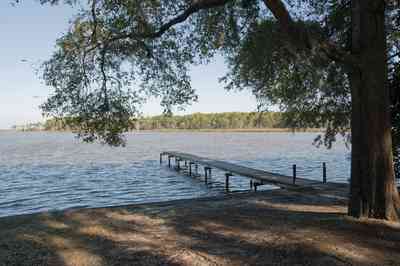 eden+gardens+state+park-lake+_26_+pier_01.jpg:  