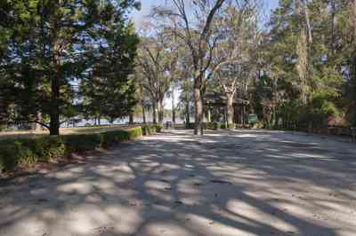 eden+gardens+state+park-parking+area.jpg:  