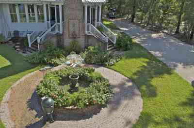 fishbein-view+of+front+garden_01.jpg:  