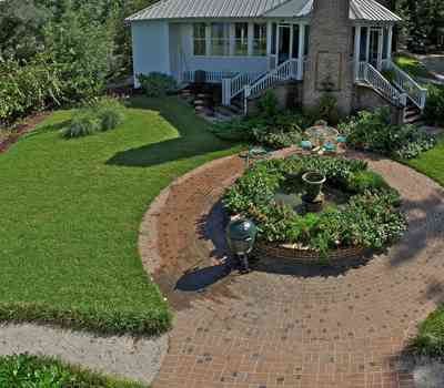 fishbein-view+of+front+garden_03+copy.jpg:  