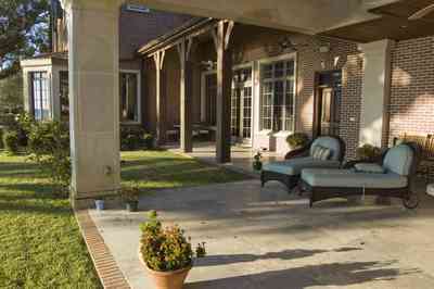 gulf+breeze-111+shoreline-patio_01.jpg:  , 