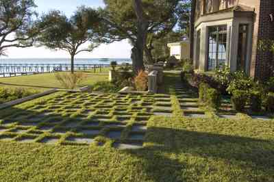 gulf+breeze-111+shoreline-patio_02.jpg:  