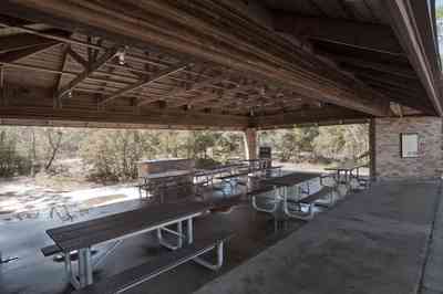 12-31-09+gins-naval+live+oaks-compound+shelter_01.jpg:  