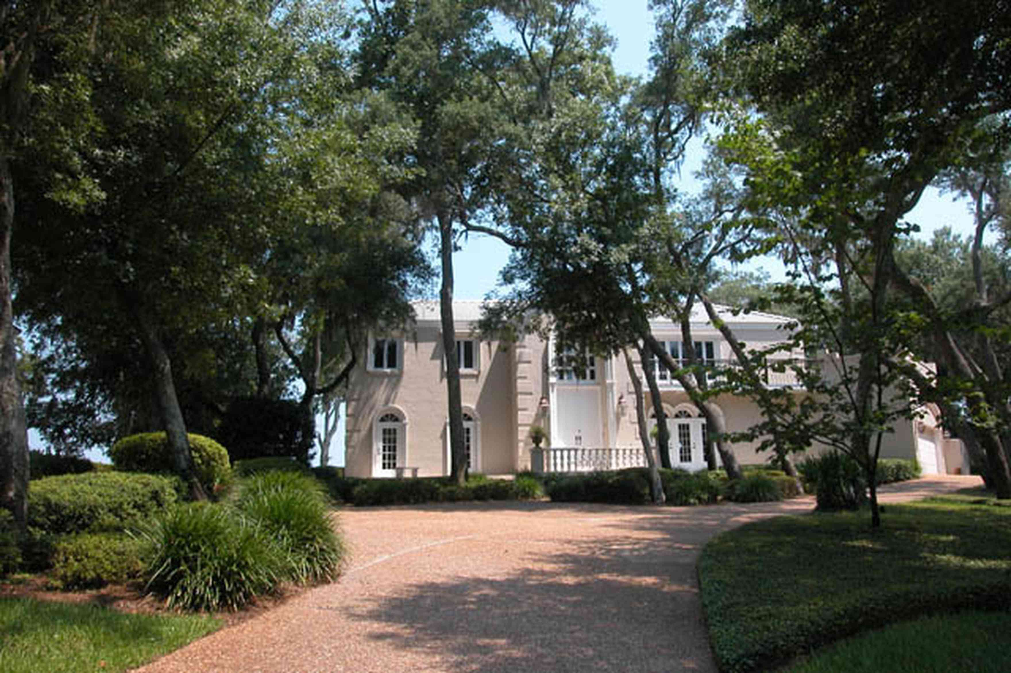 Gulf-Breeze:-508-Kenilworth-Drive_05-copy.jpg:  italienate architecture, circular driveway, oak trees, stucco facade