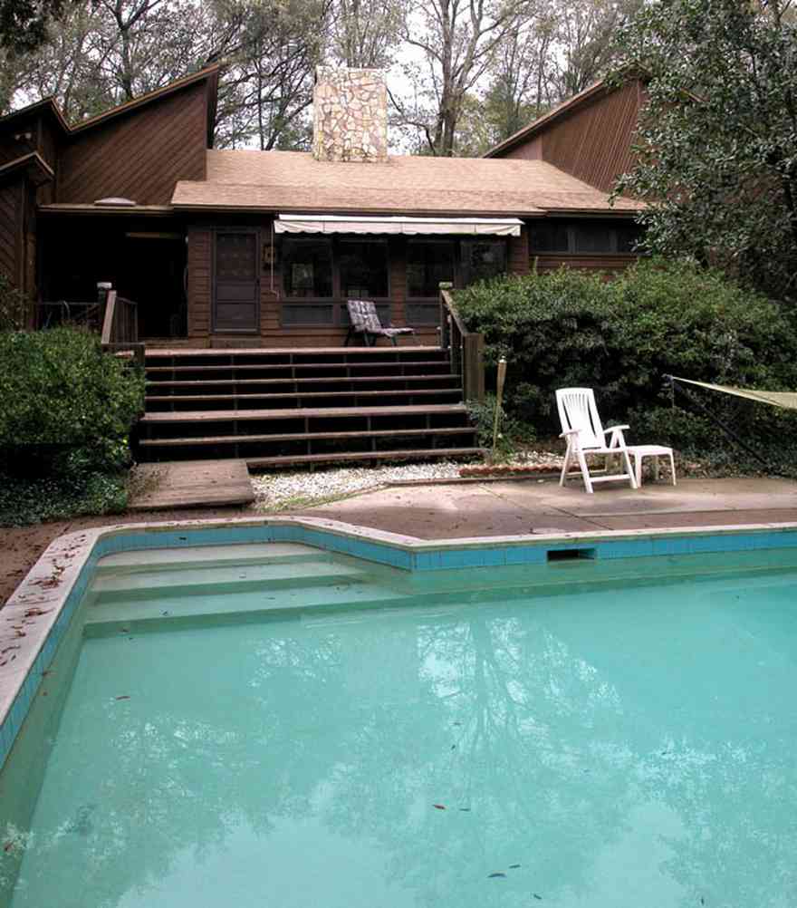 Gulf-Breeze:-9753-Quail-Hollow-Blvd_01a.jpg:  swimming pool, deck, steps, oak trees, wood, cul de sac