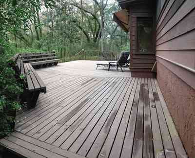 Gulf-Breeze:-9753-Quail-Hollow-Blvd_04.jpg:  swimming pool, deck, steps, oak trees, wood, cul de sac