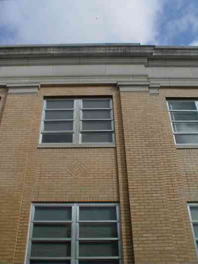 Milton:-Courthouse_03.jpg:  old county jail, art deco architecture, pediment, cornice