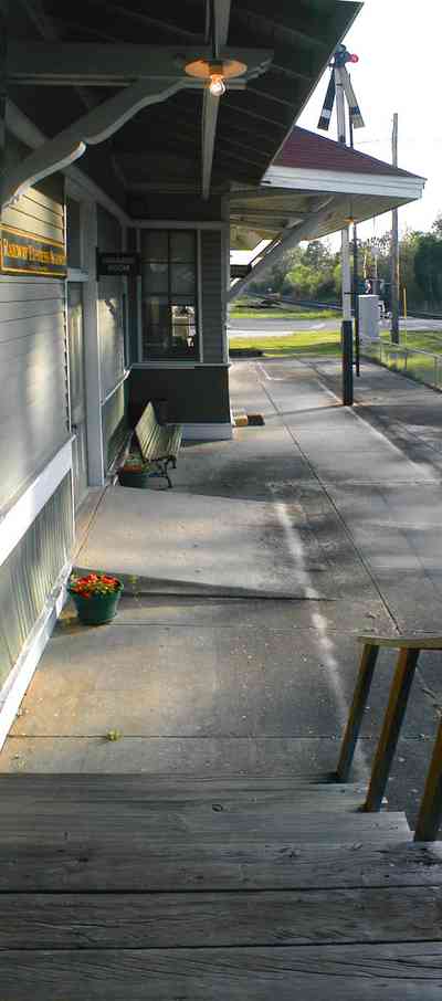 Milton:-L-N-Train-Depot_05.jpg:  train station, csx rail line, loading platform, caboose, train crossing