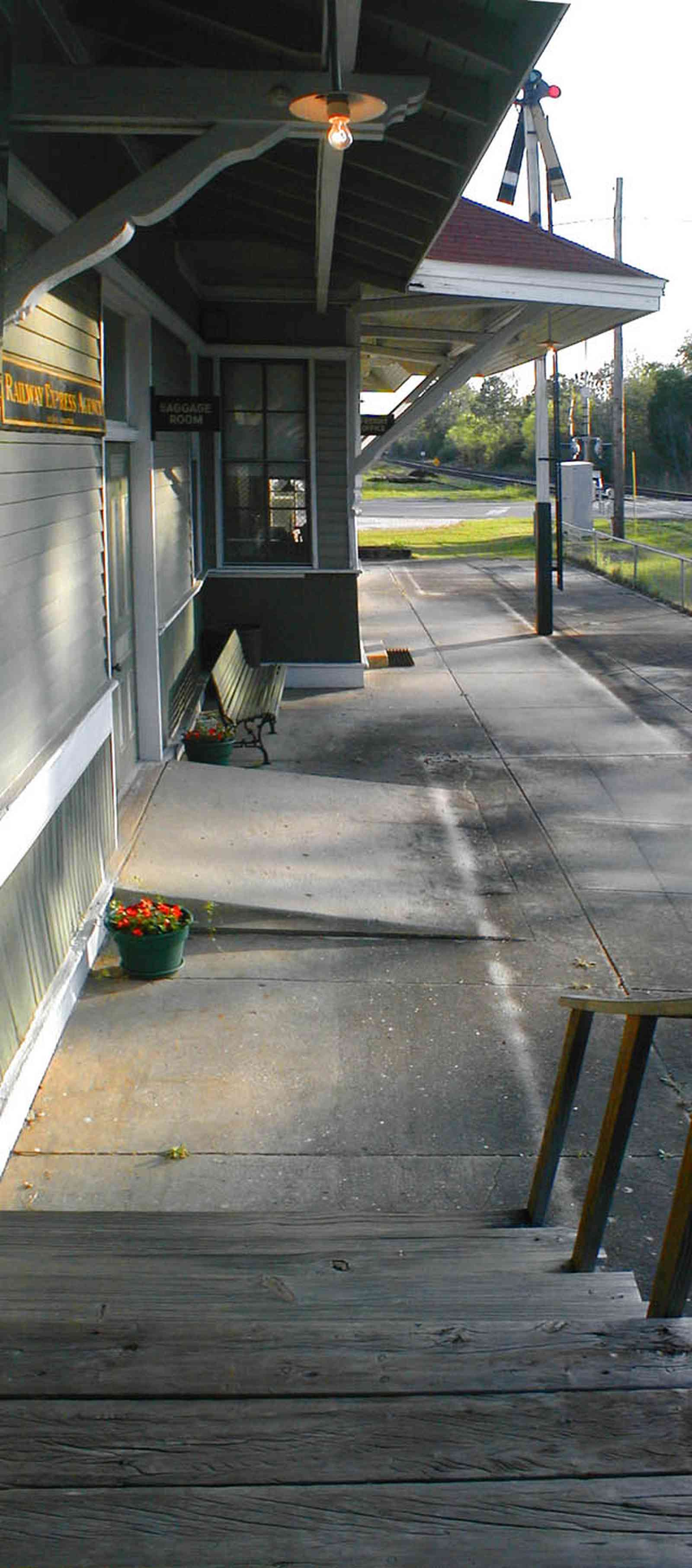 Milton:-L-N-Train-Depot_05.jpg:  train station, csx rail line, loading platform, caboose, train crossing