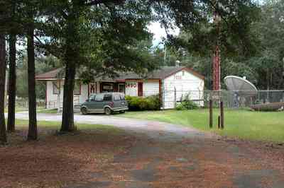 Milton:-WECM_04.jpg:  radio station, oak trees