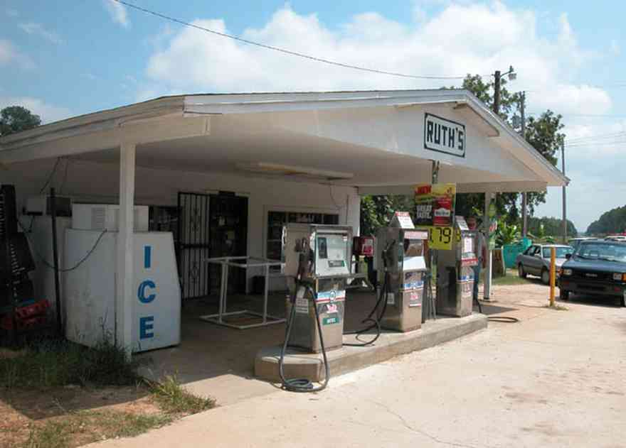Munson:-Ruths-Grocery-Store_01.jpg:  grocery store, country store, gas pumps, ice machine, deli, quick stop, convenience store, country road