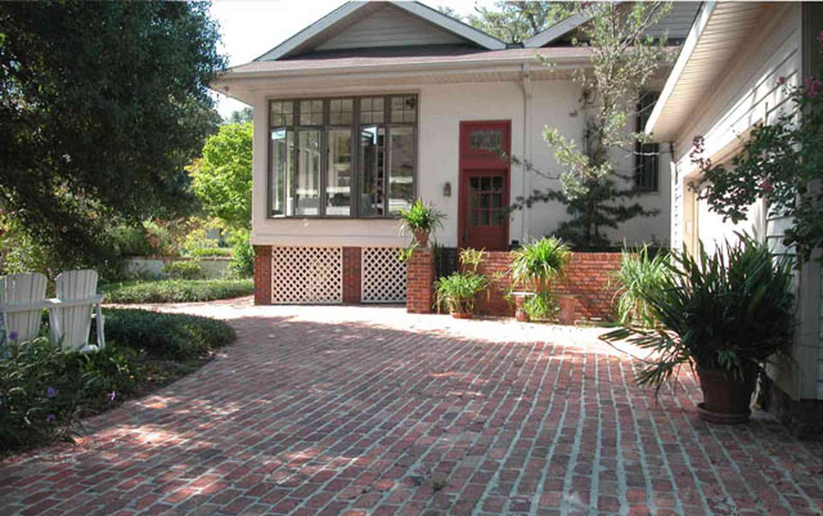 North-Hill:-100-West-DeSoto-Street_03.jpg:  garden, florida room, brick driveway