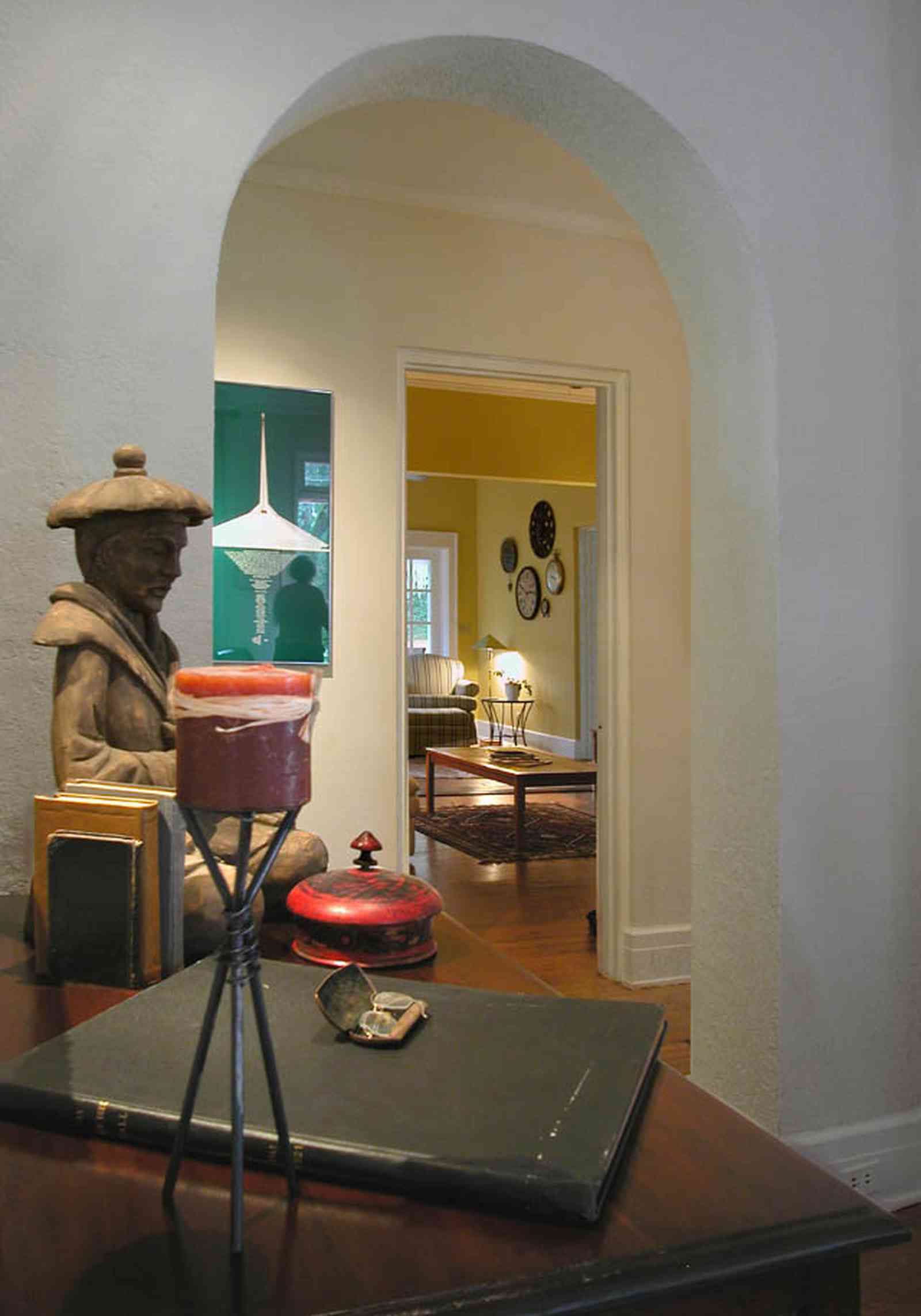 North-Hill:-123-West-Lloyd-Street_13.jpg:  candle, living room, hall, family room, villa