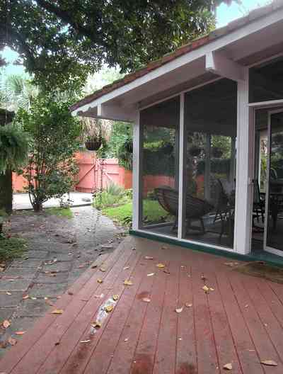 North-Hill:-123-West-Lloyd-Street_24.jpg North-Hill:-123-West-Lloyd-Street_24.jpg: fern basket, screened porch, oak tree, garden