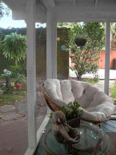 North-Hill:-123-West-Lloyd-Street_26.jpg North-Hill:-123-West-Lloyd-Street_26.jpg: screened porch, deck, porch, fern basket, stucco walls, backyard, garden