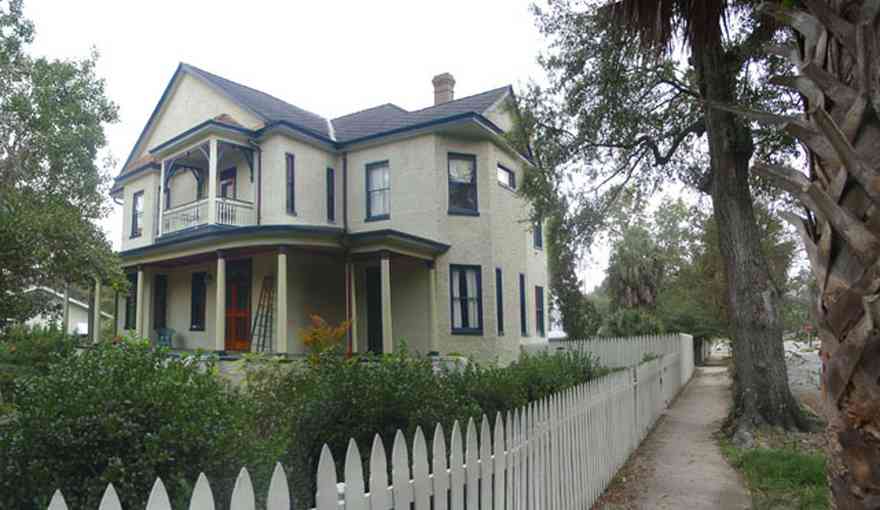 North-Hill:-304-West-Gadsden-Street_01.jpg:  picket fence, north hill, palm tree