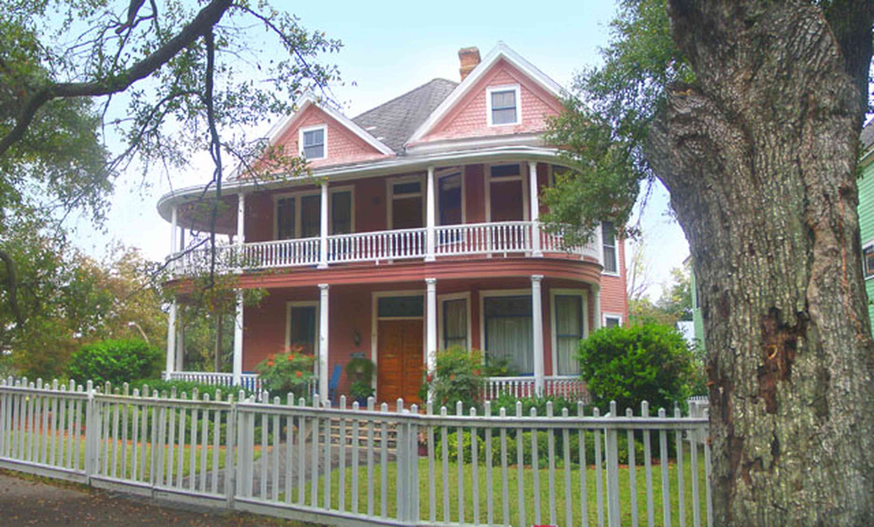 North-Hill:-611-North-Barcelona-Street_05.jpg:  picket fence, folk victorian, live oak tree, balcony, turret, gable, north hill preservation association