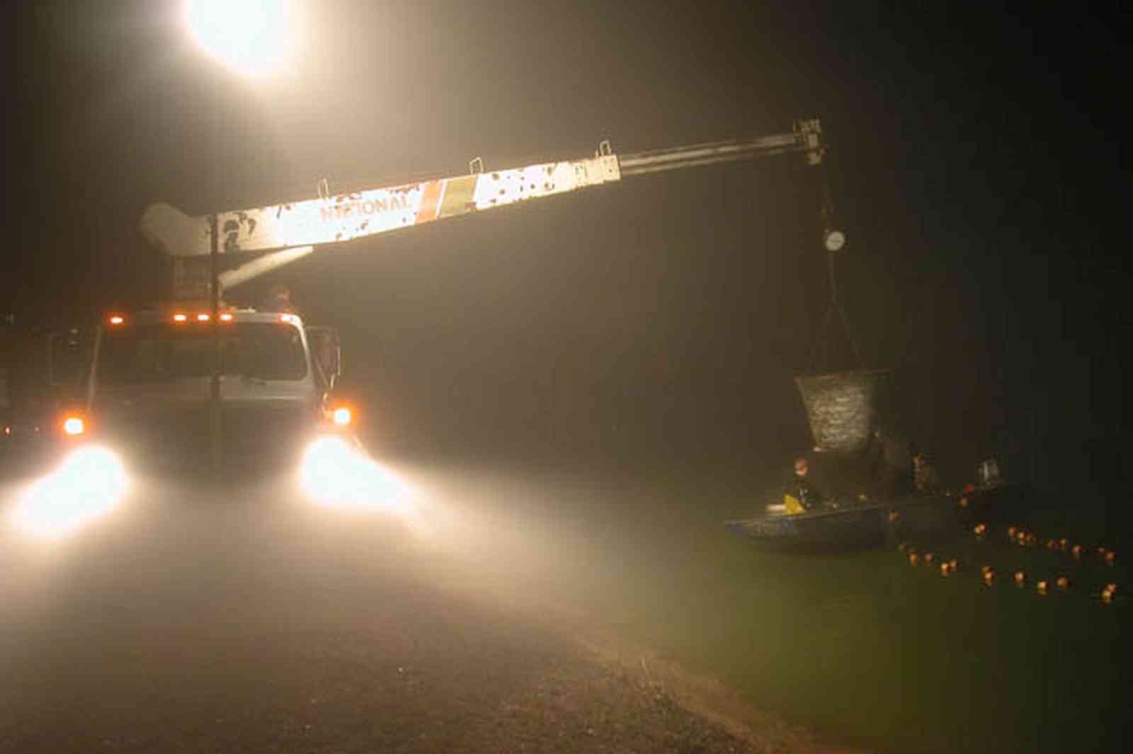 Oak-Grove:-Carpenters-Catfish-Farm_26.jpg Oak-Grove:-Carpenters-Catfish-Farm_26.jpg: catfish farming, catfish harvest, pond, lake, seine, rowboat, loading, 18 wheeler