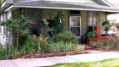 Old-East-Hill:-415-La-Rua-Street_06.jpg:  craftsman cottage, brick street, driveway, oak trees, front porch, chain link fence