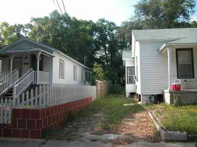 Old-East-Hill:-802-Belmont-Street_01.jpg:  picket fence, shotgun cottage, oak tree, victorian streetscape, front porch, neighborhood