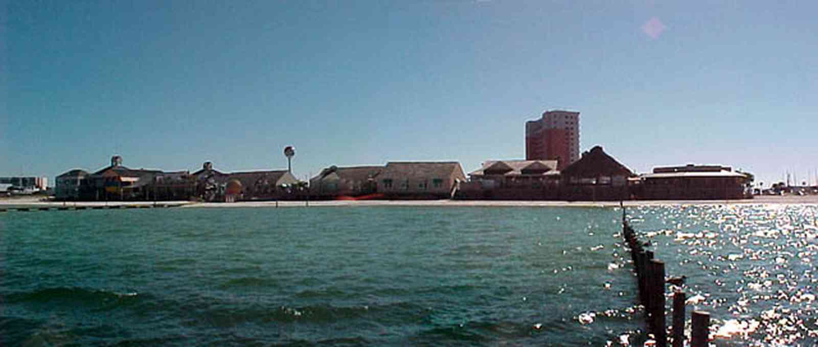 Pensacola-Beach:-Bamboo-Willies_04.jpg:  quietwater beach, bamboo willies, hooters, gulf of mexico, gulf coast, bar, restaurant