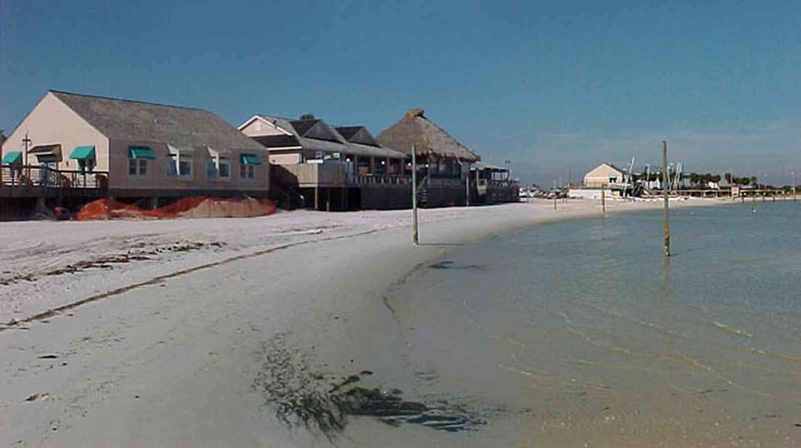 Pensacola-Beach:-Bamboo-Willies_05.jpg:  gulf of mexico, gulf coast, sound, quietwater beach, bar, restaurant, shallow water