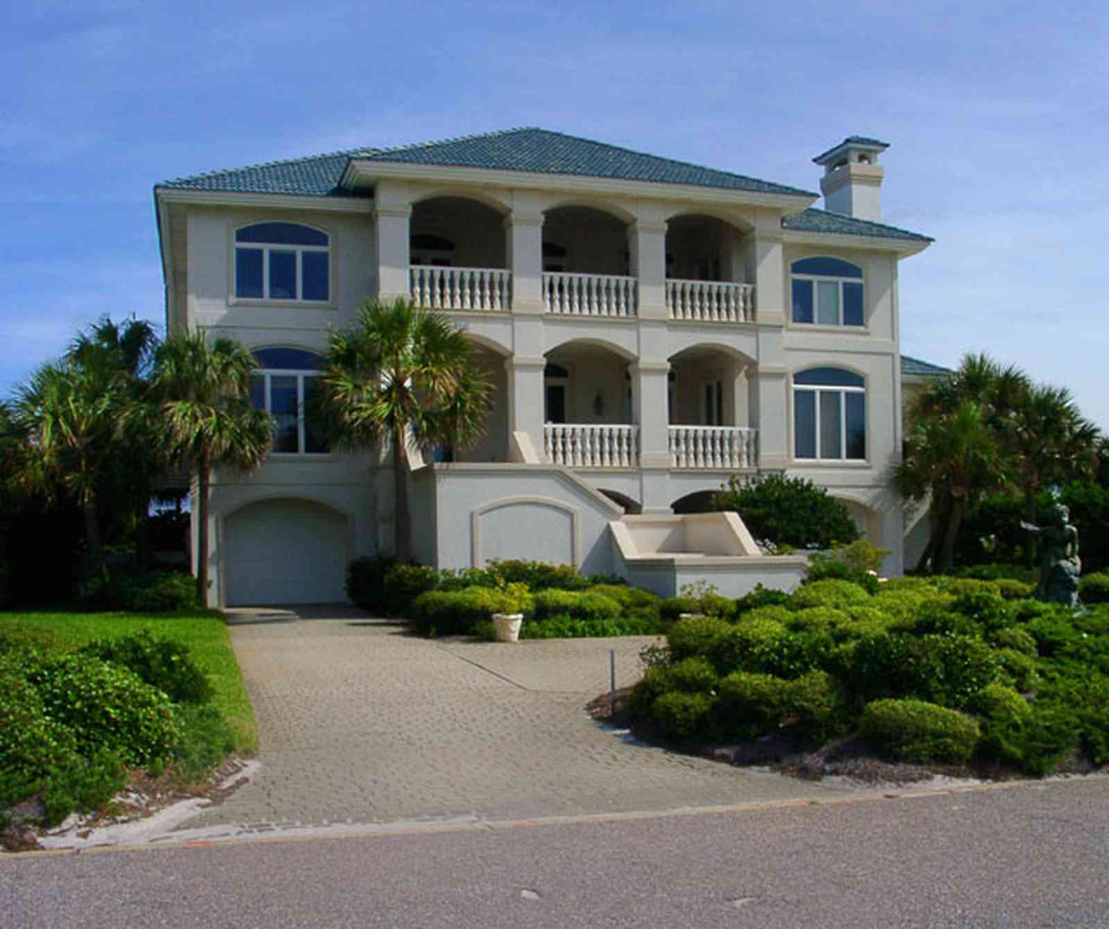 Pensacola-Beach:-Hermosa-St-Homes_11.jpg:  gulf of mexico, mediterrean villa, palm tree, gulf of mexcio